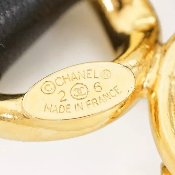 CHANEL CC Logo Toggle Black Leather Bracelet 7.8" Gold Tone 26 Auth w/Box l11417 - Picture 4 of 15